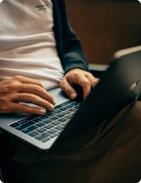 Crisis supporter using a laptop